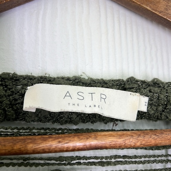 ASTR The Label - Olive Green Popcorn Boucle Deep V With Cutout Slashed Sweater M - Picture 8 of 12